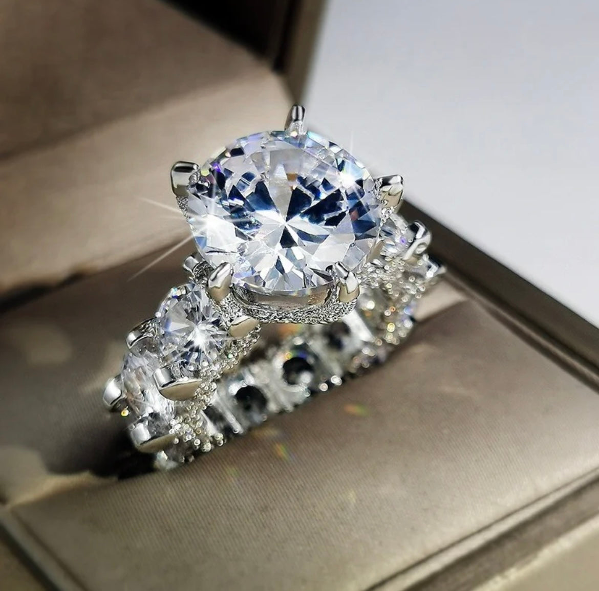 Luxury Crystal Ring